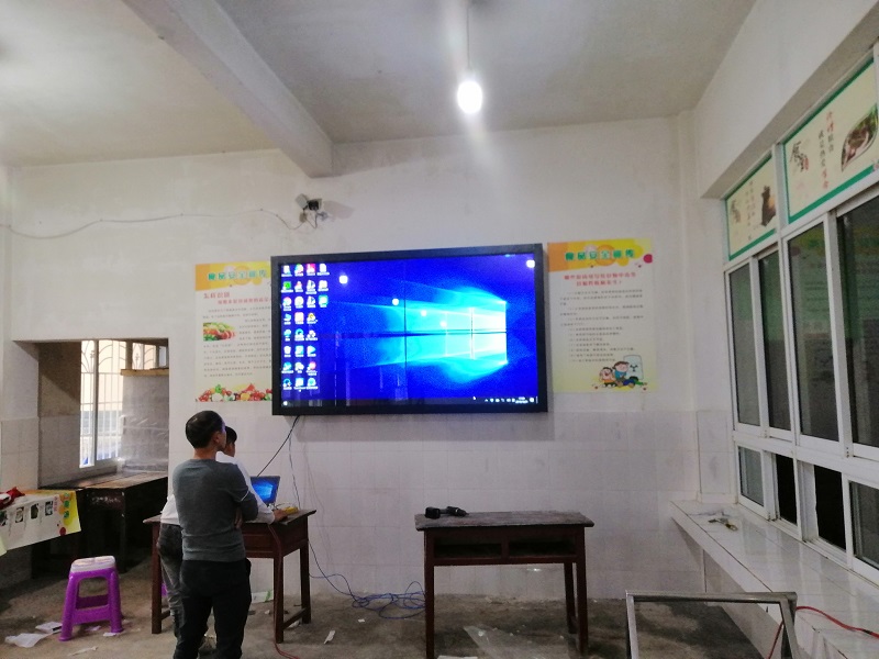 華邦瀛觸摸式液晶拼接屏入駐云南中心小學(xué)，把“視界”帶進(jìn)校園食堂